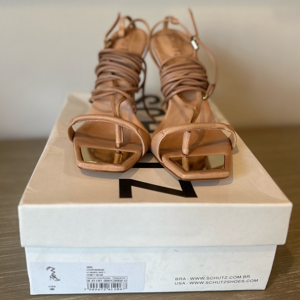 New in Box Vikki Leather Sandal - 9 / Honey Beige
